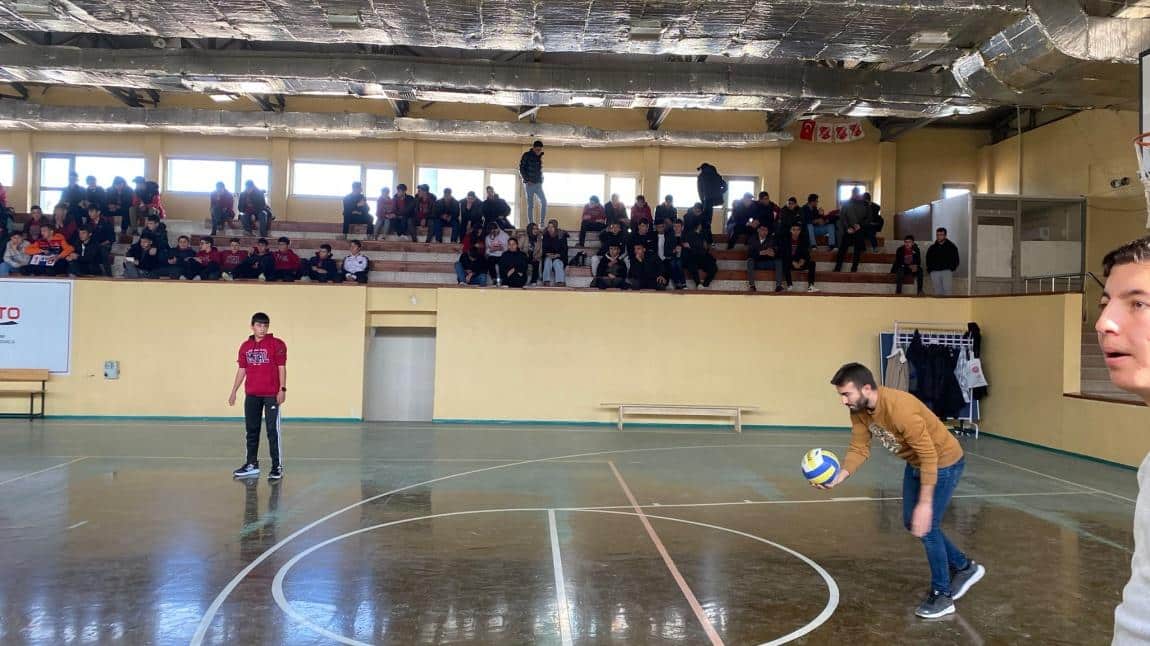Sınıflar arası voleybol turnuvası yaptık 